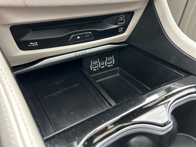 Used 2024 Chrysler Pacifica Limited w/ Uconnect Theater Family Group AWD/4WD image 39
