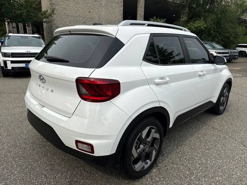 Used 2024 Hyundai Venue SEL FWD image 18