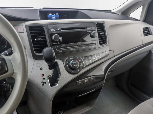 Used 2014 Toyota Sienna LE FWD image 24