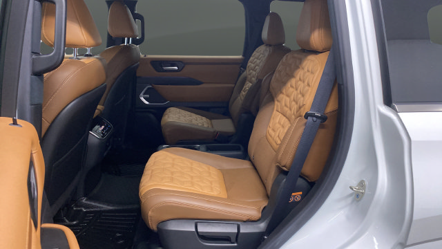 Used 2025 Nissan Armada Platinum Reserve AWD/4WD image 23