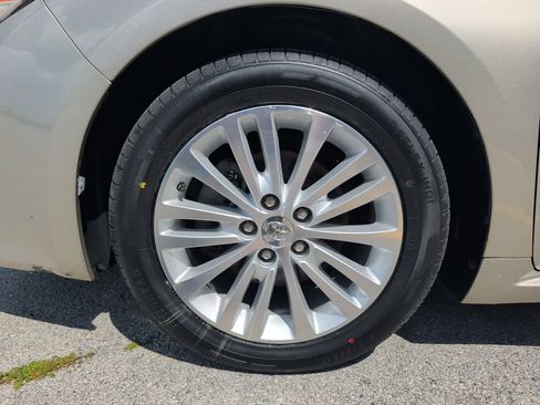 Used 2014 Toyota Avalon XLE Touring FWD image 4