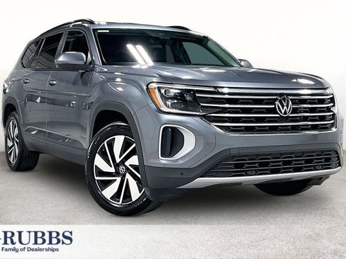 Used 2025 Volkswagen Atlas SE image 1
