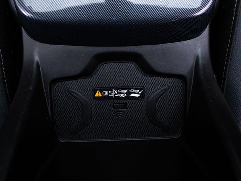Used 2020 Chevrolet Colorado Z71 AWD/4WD image 32