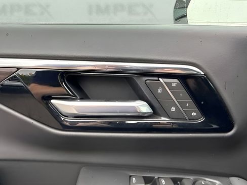 Used 2025 Chevrolet Tahoe LT AWD/4WD image 11