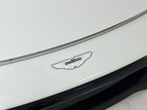 Used 2022 Aston Martin V8 Vantage Coupe image 32
