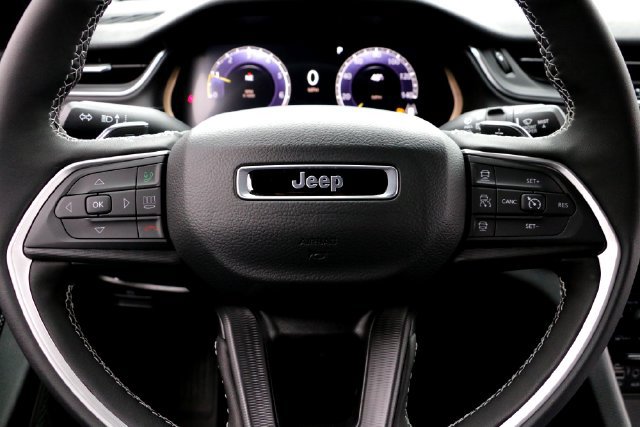 New 2025 Jeep Grand Cherokee Altitude RWD image 11