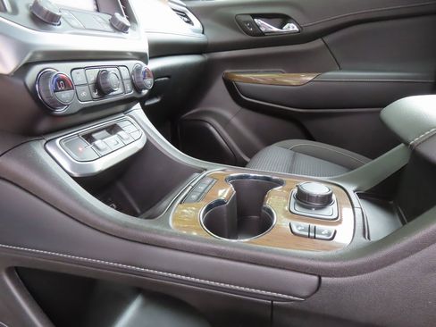 Used 2023 GMC Acadia SLE w/ Driver Convenience Package image 20