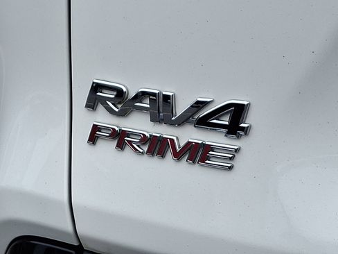 Used 2023 Toyota RAV4 SE w/ Weather & Moonroof Package image 31