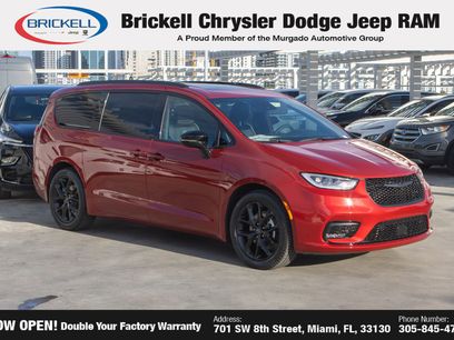 New 2026 Chrysler Pacifica Limited w/ S Appearance Package