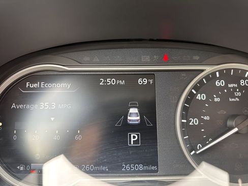 Used 2025 Nissan Versa SV image 21