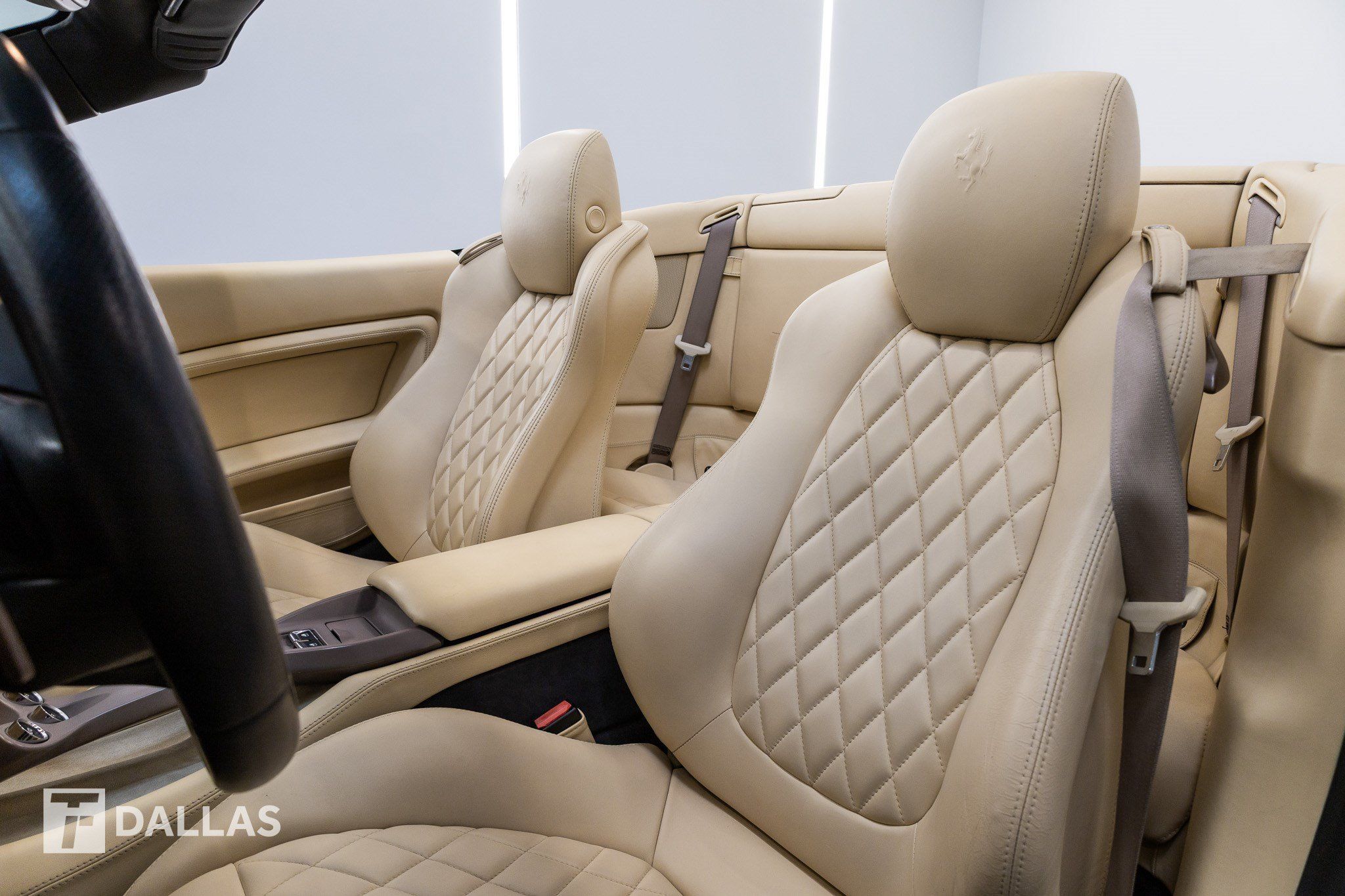 Used 2012 Ferrari California RWD image 3
