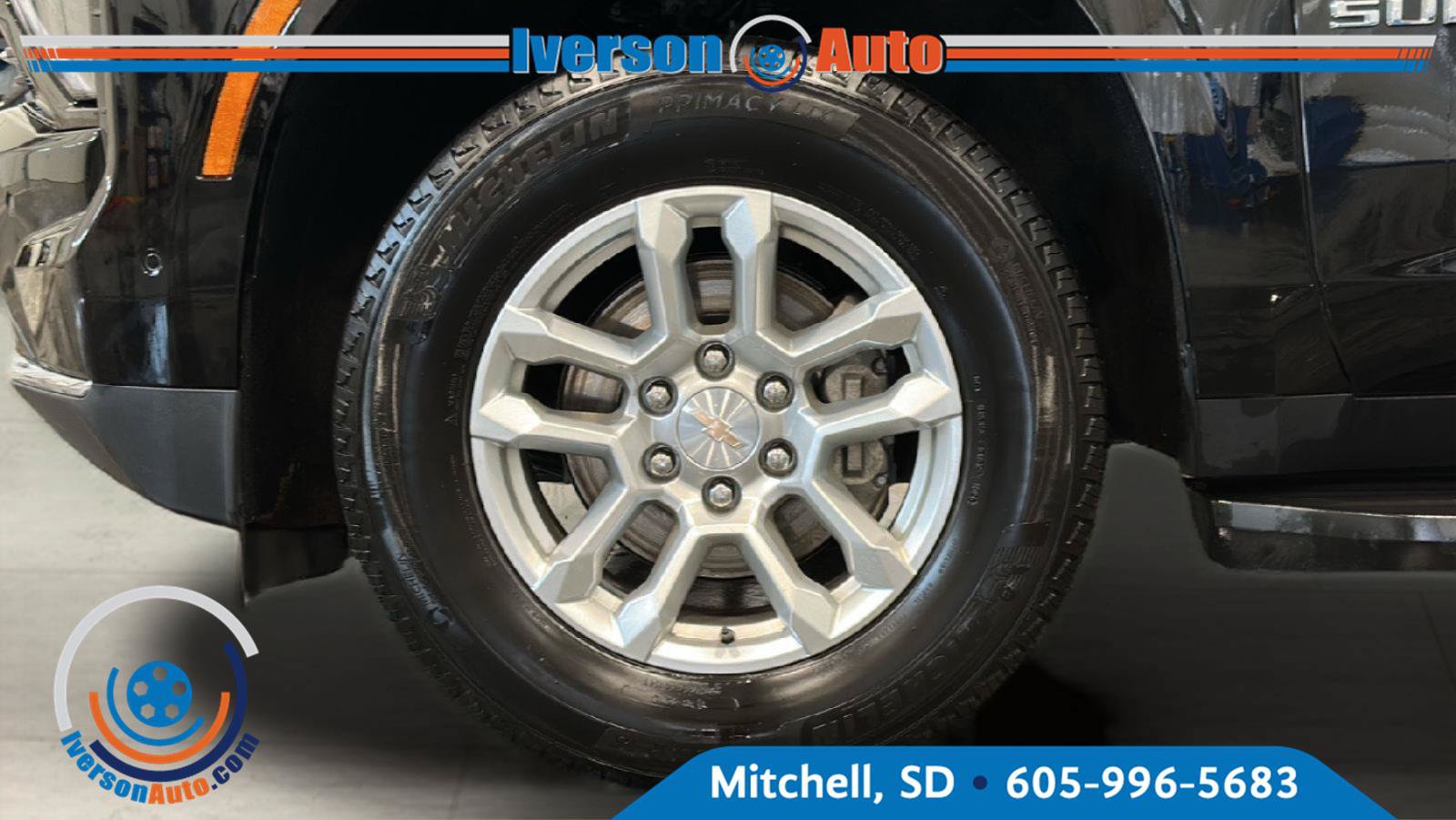 Used 2025 Chevrolet Suburban LT AWD/4WD image 9