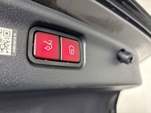 Used 2025 Mercedes-Benz C 300 C 300 image 35