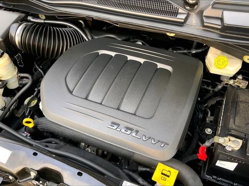 Used 2020 Dodge Grand Caravan SE w/ UConnect Hands-Free Group image 33