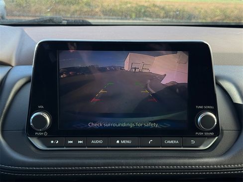 Used 2022 Nissan Rogue SV image 20