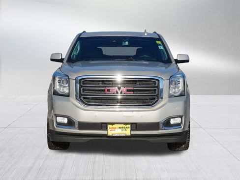 Used 2017 GMC Yukon XL SLT image 2