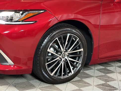 Certified 2024 Lexus ES 350 w/ Premium Package image 4