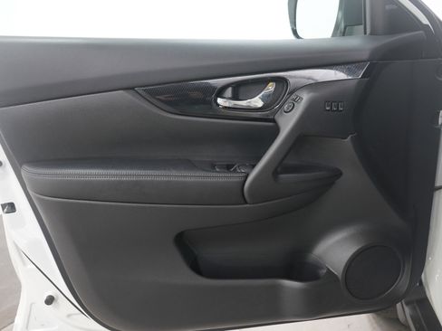 Used 2019 Nissan Rogue SL w/ Premium Package image 20