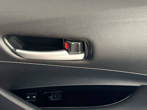 Used 2021 Toyota Corolla SE image 32