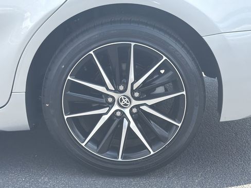 Used 2024 Toyota Camry SE w/ Convenience Package image 29