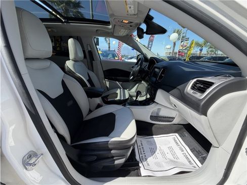 Used 2020 Jeep Compass Latitude AWD/4WD image 26