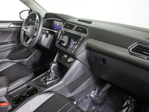 Used 2022 Volkswagen Tiguan SE image 29