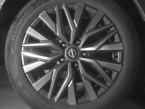 Used 2025 Nissan Altima 2.5 SV FWD image 18
