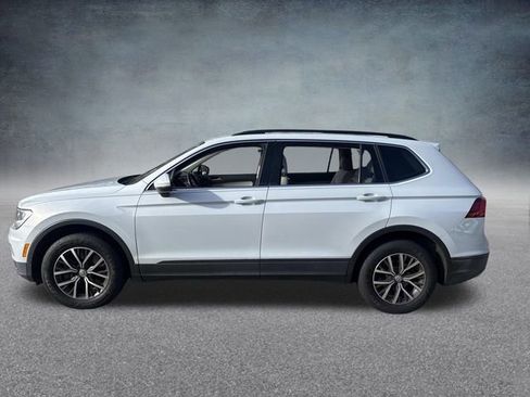 Used 2019 Volkswagen Tiguan SE w/ Panoramic Sunroof Package image 10