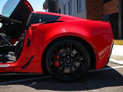 Used 2019 Chevrolet Corvette Z06 RWD image 11