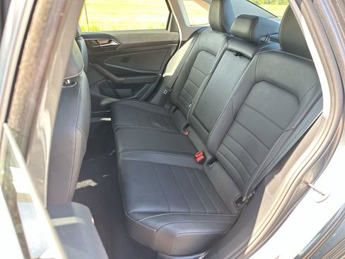 Used 2024 Volkswagen Jetta SE w/ Panoramic Sunroof Package image 21