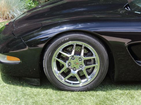 Used 1999 Chevrolet Corvette Coupe w/ Roof Pkg RWD image 30