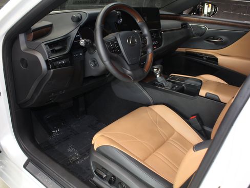 Used 2022 Lexus ES 300h Ultra Luxury w/ Accessory Package 2 FWD image 30