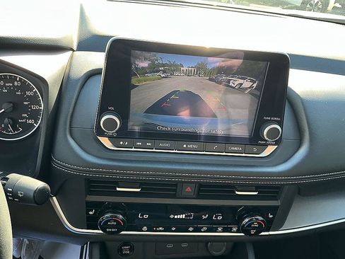 Certified 2024 Nissan Rogue SV w/ SV Premium Package FWD image 17