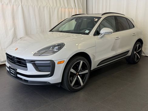 Certified 2026 Porsche Macan AWD/4WD image 1
