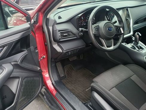 Used 2025 Subaru Outback Premium image 5