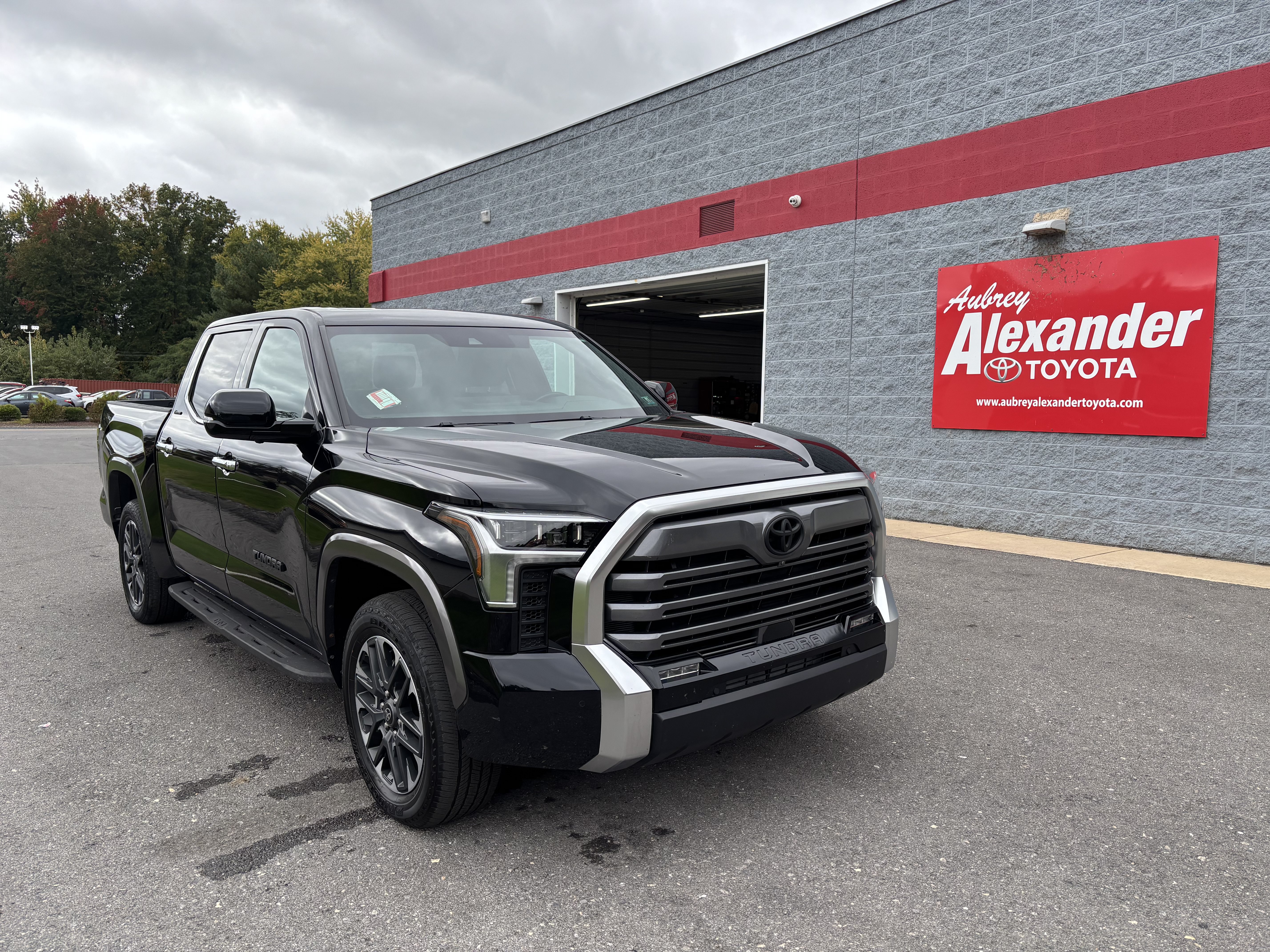 Certified 2025 Toyota Tundra Limited AWD/4WD image 1