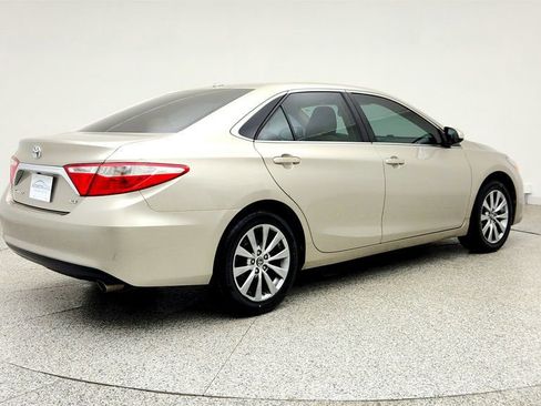 Used 2017 Toyota Camry XLE w/ Moonroof Package FWD image 5