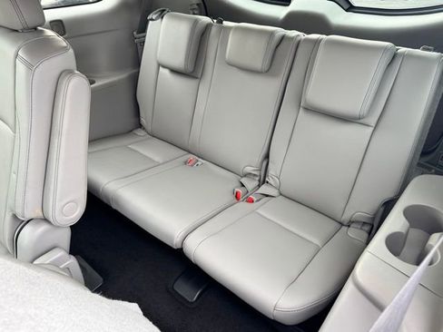 Used 2017 Toyota Highlander XLE image 18