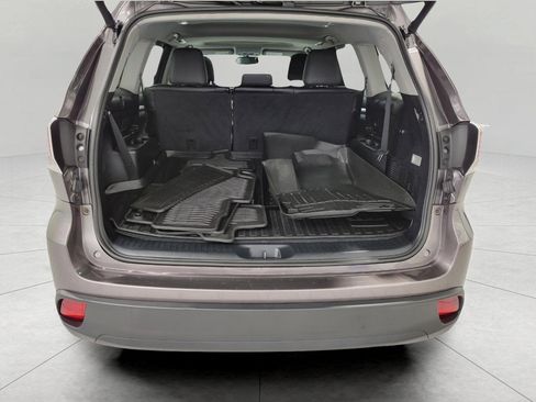Used 2014 Toyota Highlander XLE image 16