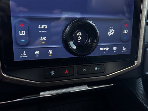 Used 2024 Ford F150 Lightning Lariat image 18