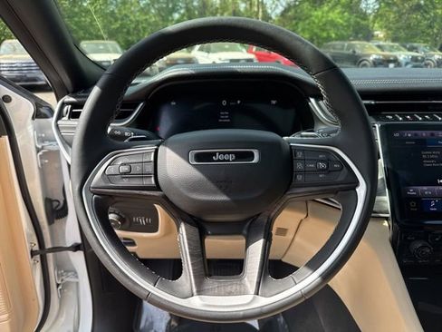 Used 2023 Jeep Grand Cherokee L Limited w/ Luxury Tech Group II AWD/4WD image 13