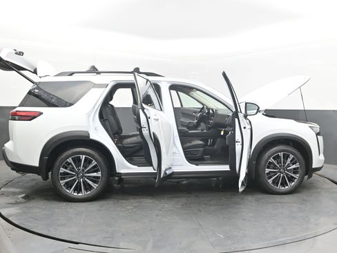 New 2026 Nissan Pathfinder Platinum FWD image 47