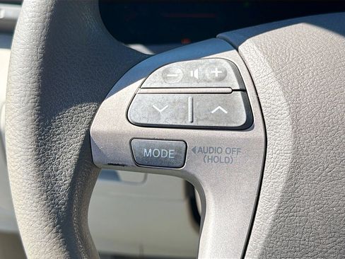 Used 2010 Toyota Camry LE image 31