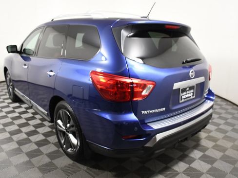 Used 2017 Nissan Pathfinder Platinum w/ Family Entertainment Package AWD/4WD image 4