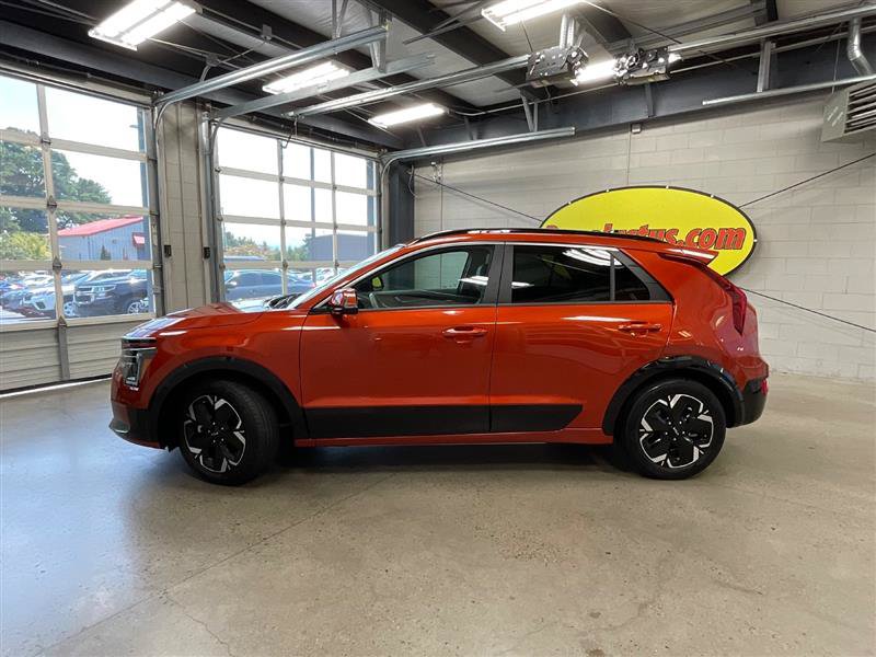Used 2023 Kia Niro Wind w/ Wind Preserve Package FWD image 2