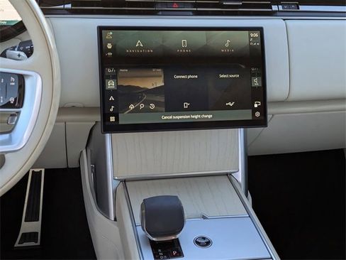 Used 2024 Land Rover Range Rover Long Wheelbase Autobiography image 12