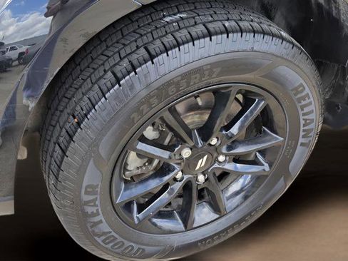 Used 2019 Dodge Journey SE w/ Blacktop Package image 8