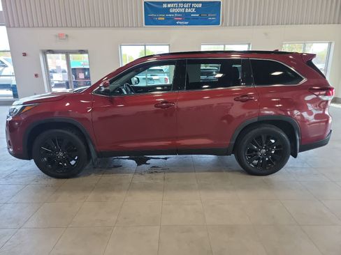 Used 2019 Toyota Highlander AWD V6 image 12
