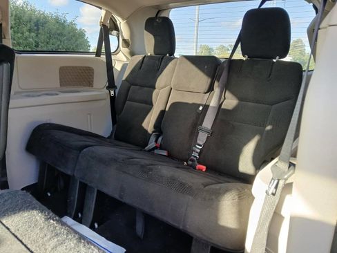 Used 2016 Dodge Grand Caravan SXT image 13