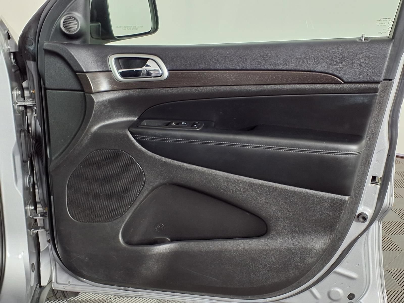 Used 2018 Jeep Grand Cherokee Laredo RWD image 8